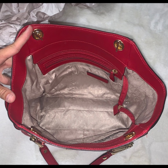 Michael Kors purse 👜 - Picture 3 of 3